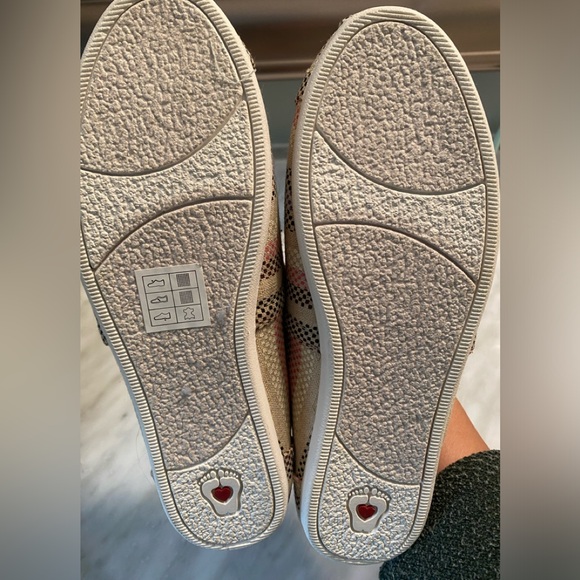 NEW Bob’s by Sketchers Slip-on Sneaker - Women’s size 6 - Picture 3 of 4